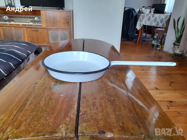 Стар емайлиран тиган #4