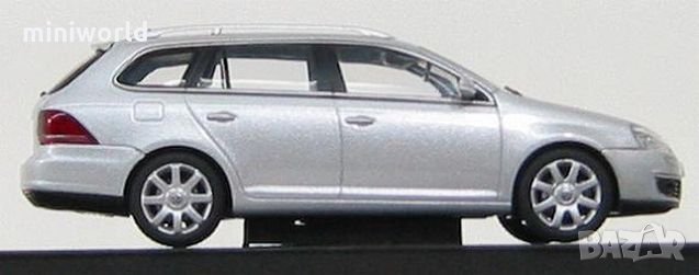 Volkswagen Golf V Variant - мащаб 1:43 на AutoArt модела е нов в PVC дисплей-кейс, снимка 3 - Колекции - 31070137