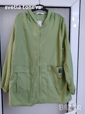 Зелена ветровка