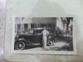 Снимка стара на мъж пред къща до колата, снимка 1
