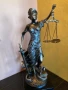 Статуетка Темида, снимка 1