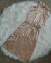 СУПЕРЕФЕКТНА сатенирана рокля с поло-яка в перлен бежово-златист цвят, снимка 3