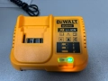 Зарядно устройство DeWALT за акумулаторни Li-Ion батерии 10.8-18 V, 230 V, DCB107, снимка 2