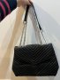 Черна Дамска Чанта, снимка 1 - Чанти - 42852616