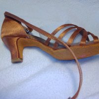 НАЛИЧНИ НОВИ обувки за танци ленти сатен цвят старо злато за крак от 23,5 см , снимка 2 - Други - 32143321