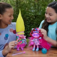 Нова DreamWorks Trolls Кралица Кукла Попи с 15 Аксесоара, снимка 2 - Кукли - 42731314