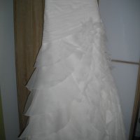 Сватбена рокля и Воал-оригинални от колекцията на Demetrios, снимка 8 - Сватбени рокли - 29671623