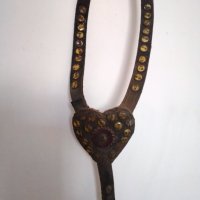 Конска нагръдна украса,стара изработена ръчно от сарач., снимка 3 - Антикварни и старинни предмети - 38490372