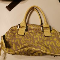 марка GUESS 100 % оригинална чанта дължина 29 /височина 17 см  , снимка 4 - Чанти - 32037880