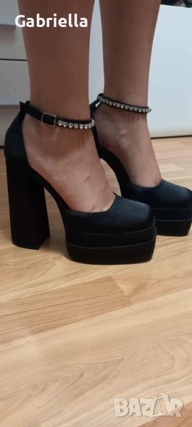 Продавам високи обувки, снимка 1