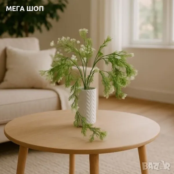 Изкуствена висяща аранжировка със зелени стръкове и бели цветчета, снимка 1