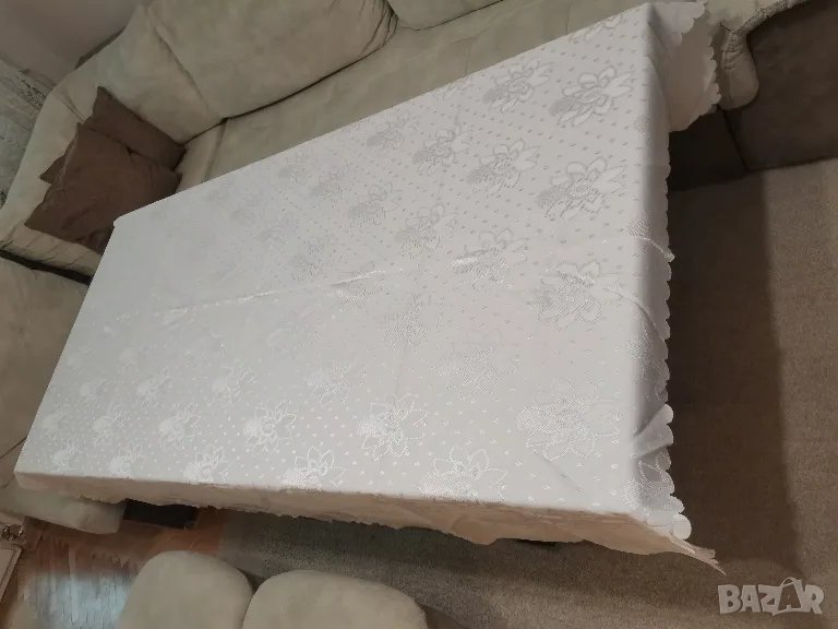 нова бяла покривка за маса 200/150см, снимка 1