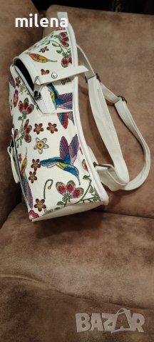 Нова дамска раничка в бяло и флорални мотиви, снимка 2 - Раници - 38363102