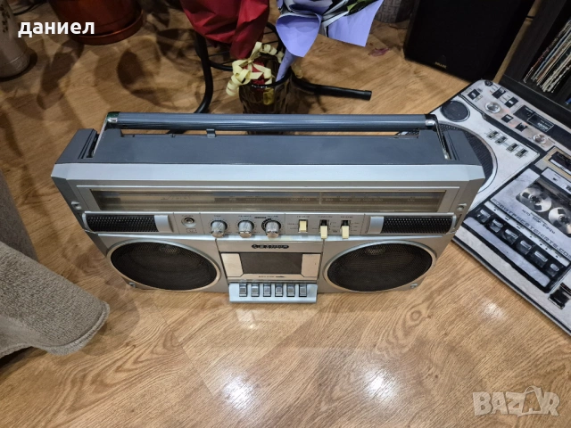 Касетофон SANYO M9830 с много добър външен вид, снимка 3 - Радиокасетофони, транзистори - 53900006