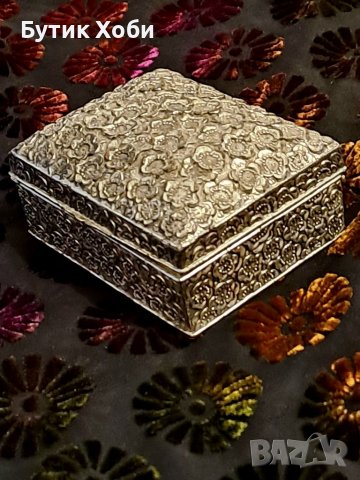 Винтидж японска метална кутия , снимка 1 - Антикварни и старинни предмети - 39479229