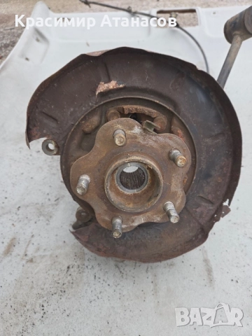 Шенкел главина задна десен  за Нисан х-трейл Т30.