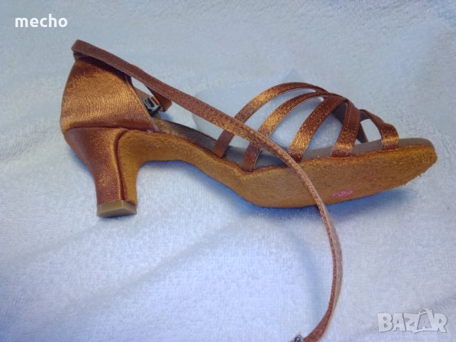 НАЛИЧНИ НОВИ обувки за танци ленти сатен цвят старо злато за крак от 23,5 см , снимка 2 - Други - 32143321