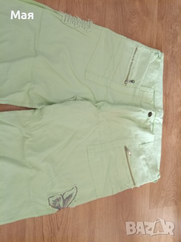 Зелен панталон с бродерия пеперуди, с цепка отстрани на бедрото, снимка 6 - Панталони - 38844623