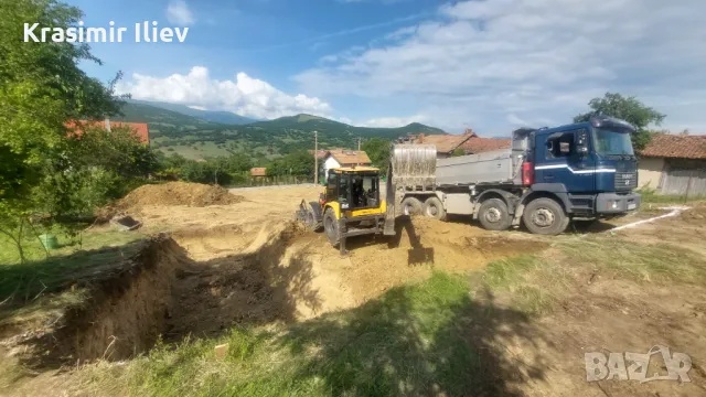 Услуги с комбиниран багер и самосвал. 