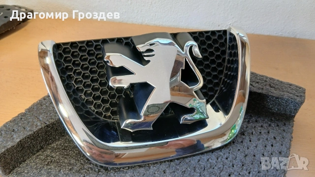 Предна емблема (лого) за Peugeot 3008, 5008 / Пежо 3008, 5008 (2009-2013), снимка 2 - Части - 53973660
