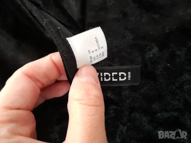 Дамска рокля от кадифе на H&M , снимка 2 - Рокли - 48209747