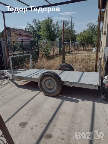 Платформа, ремарке за малък китайски или японски трактор за бали или кошери.