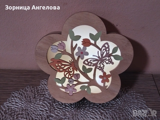 Декоративна LED лампа с пеперуди (дървена) Производител: Matrix Handels GmbH Германия, снимка 3 - Декорация за дома - 53903341