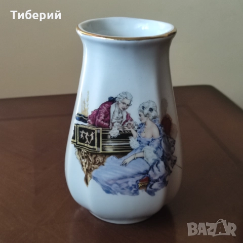 Порцеланова ваза