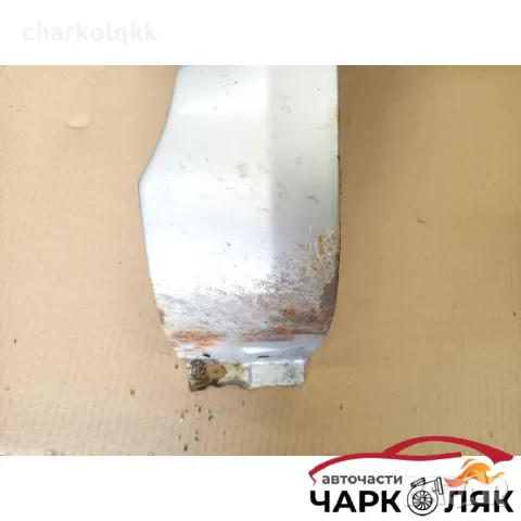 Калник десен Тойота Ярис 1.0Б, снимка 3 - Части - 47874684