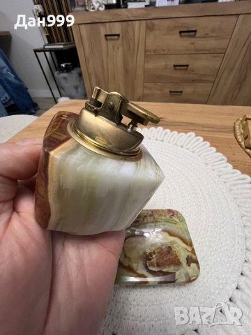 Уникално красиви - настолна запалка и пепелник от оникс