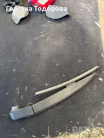 Clio 15г задна чистачка с рамо оригинална , снимка 2 - Аксесоари и консумативи - 49205657