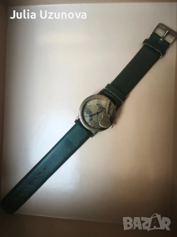 Ръчен часовник с музикални елементи 