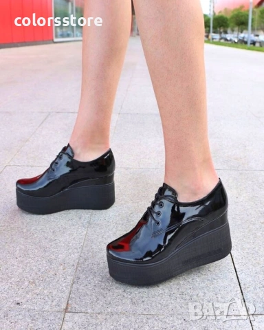 Обувки на платформа - черен лак - 120K