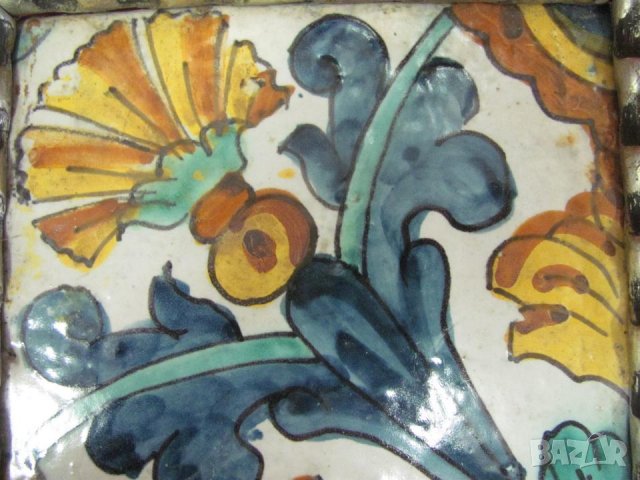 17c Antique Spanish Mayolica tile with stylised carnation, снимка 2 - Антикварни и старинни предмети - 37031355