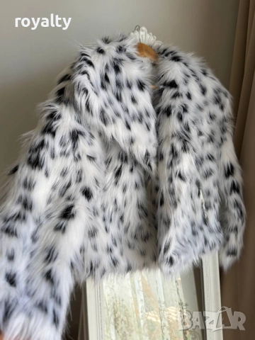 Луксозно Дамско Палто , снимка 2 - Палта, манта - 52884418