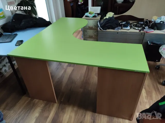 Ъглово бюро подходящо за ученици 