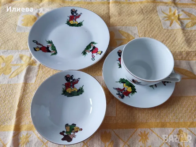 Детски порцеланов комплект за хранене , снимка 2 - Антикварни и старинни предмети - 48126709