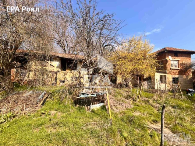 ЕКСКЛУЗИВНО: Имот с огромен потенциал в с. Табачка!, снимка 4 - Къщи - 54038810