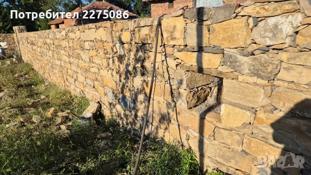 Продавам парцел с нова каменна ограда и 1500кв. с проект за къща 135кв. близо до В.Търново, снимка 2 - Парцели - 55986213