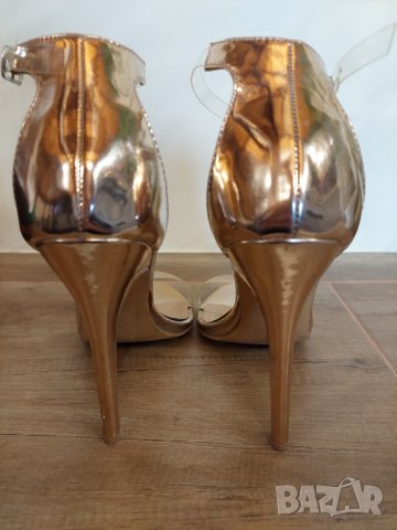 Елегантни златисти сандали с висок ток Glamorous, снимка 2 - Сандали - 40197202