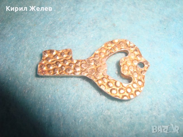 СТАРО ПОЗЛАТЕНО БРОНЗОВО КЛЮЧЕ с ФАСЕТ КРИСТАЛ - АРТ ДЕКО МЕДАЛЬОН 5535, снимка 4 - Антикварни и старинни предмети - 35653693