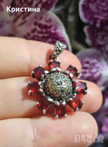 Красива сребърна висулка с Гранати и марказити , снимка 2 - Колиета, медальони, синджири - 51962233