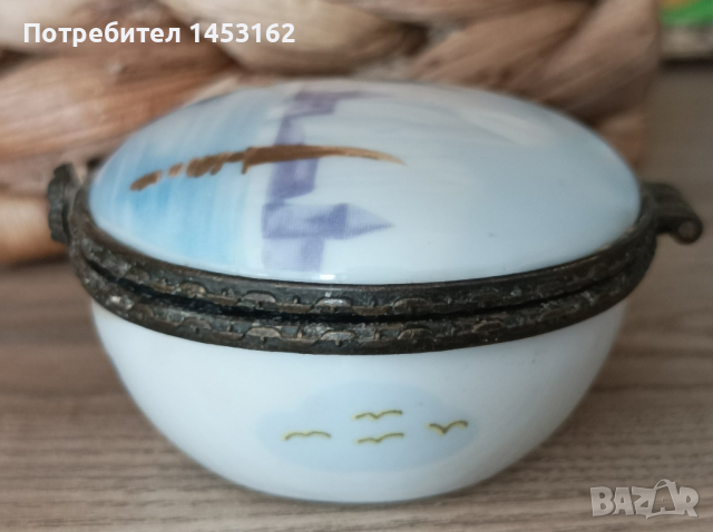 Старинна порцеланова кутийка , снимка 4 - Антикварни и старинни предмети - 44793790