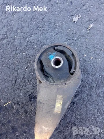 тампон за двигател на Мазда примаси и 323, снимка 4 - Части - 48505045