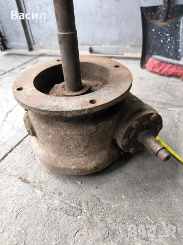 Продавам мощен индустриален редуктор (ЗММ „Модул“ - гр. Бяла)