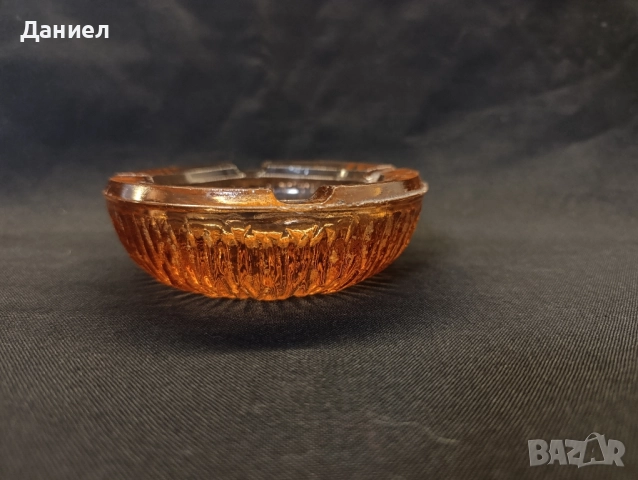 Ретро масивен стъклен пепелник., снимка 2 - Антикварни и старинни предмети - 51857975