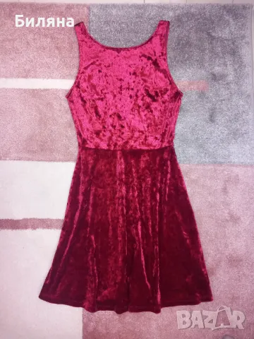 Рокля в цвят бордо
