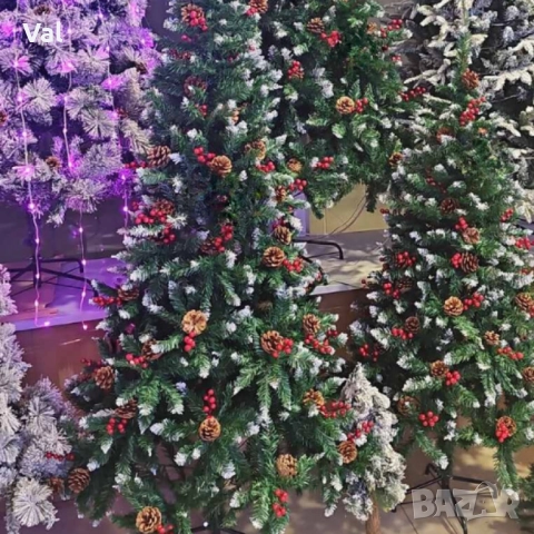 Изкуствена елха Luxury Diamond с червен глог и шишарки