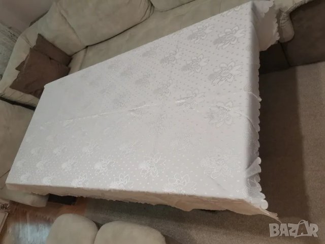 нова бяла покривка за маса 200/150см