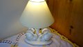 Ретро настолна лампа с порцеланови лебеди.     
